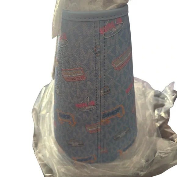 Michael Michael Kors jet set printed signature logo Tote NWT still in plastic - Picture 12 of 16